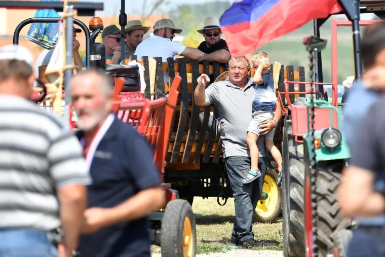 Šarmantno, šareno i bučno: Pogledajte kako je izgledao traktorski rally u srcu štrigovskih vinograda