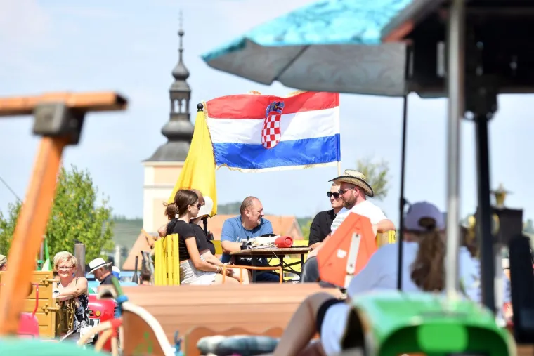 Šarmantno, šareno i bučno: Pogledajte kako je izgledao traktorski rally u srcu štrigovskih vinograda