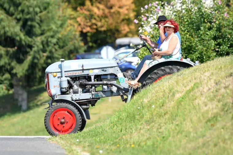 &Scaron;armantno, &scaron;areno i bučno: Pogledajte kako je izgledao traktorski rally u srcu &scaron;trigovskih vinograda