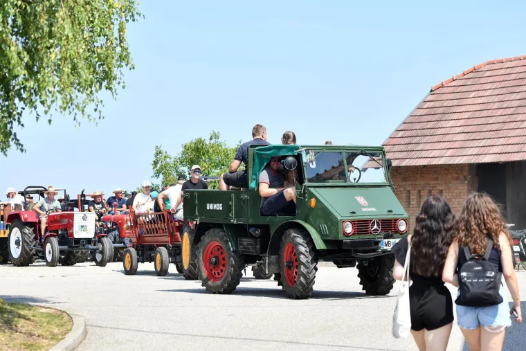 Šarmantno, šareno i bučno: Pogledajte kako je izgledao traktorski rally u srcu štrigovskih vinograda