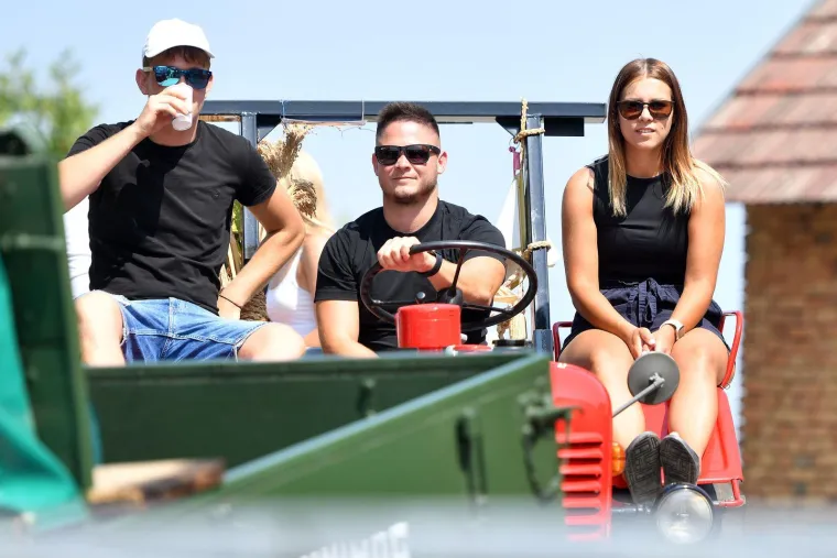 &Scaron;armantno, &scaron;areno i bučno: Pogledajte kako je izgledao traktorski rally u srcu &scaron;trigovskih vinograda