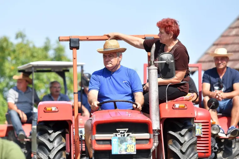 &Scaron;armantno, &scaron;areno i bučno: Pogledajte kako je izgledao traktorski rally u srcu &scaron;trigovskih vinograda