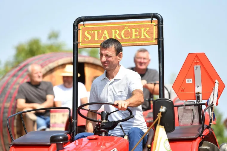 &Scaron;armantno, &scaron;areno i bučno: Pogledajte kako je izgledao traktorski rally u srcu &scaron;trigovskih vinograda