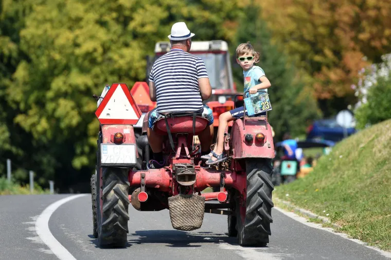 &Scaron;armantno, &scaron;areno i bučno: Pogledajte kako je izgledao traktorski rally u srcu &scaron;trigovskih vinograda
