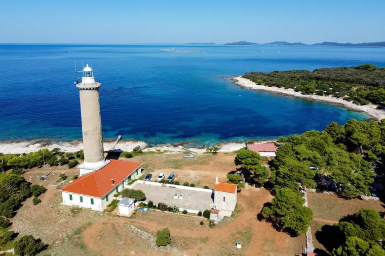 Misteriozni kameni div uz obalu Dugog otoka: Čuva drevne tajne i usmjerava pomorce