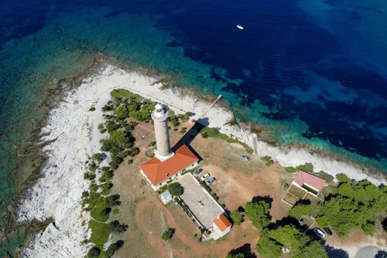 Misteriozni kameni div uz obalu Dugog otoka: Čuva drevne tajne i usmjerava pomorce