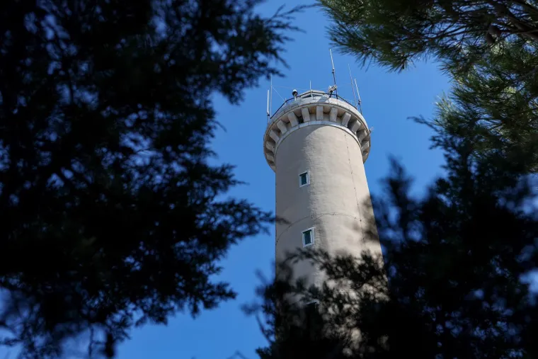 Misteriozni kameni div uz obalu Dugog otoka: Čuva drevne tajne i usmjerava pomorce
