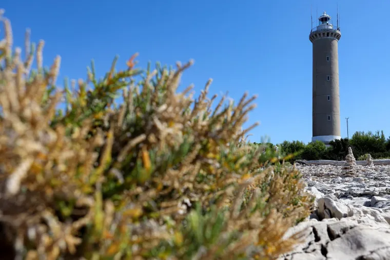 Misteriozni kameni div uz obalu Dugog otoka: Čuva drevne tajne i usmjerava pomorce