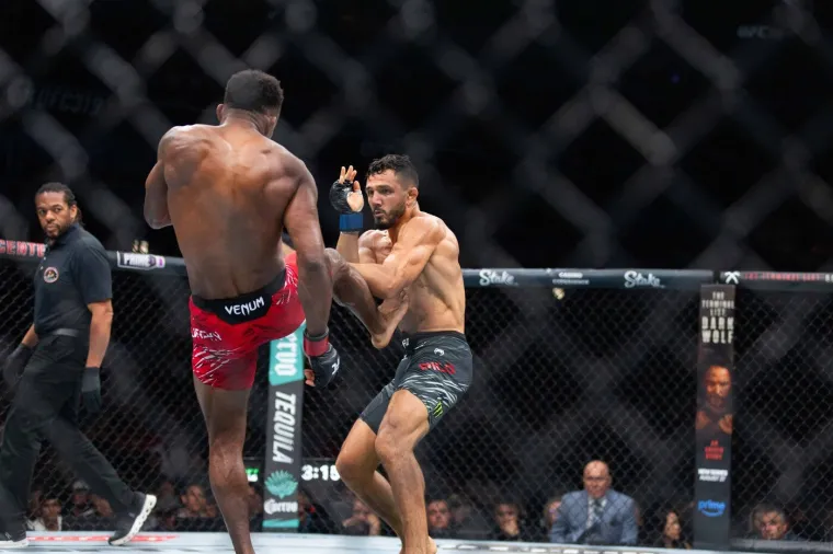 Užasavajući prizori u kavezu: Monstruoznim nokautom ga poslao u bolnicu! 'Zubi su mu stisnuti'