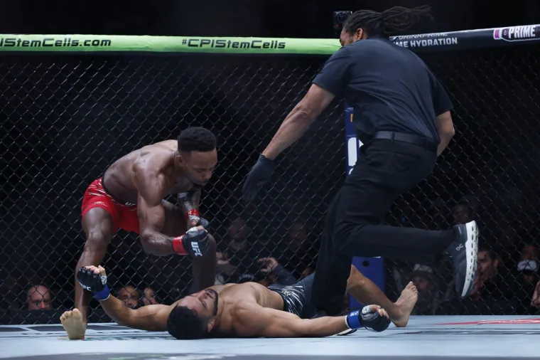 Užasavajući prizori u kavezu: Monstruoznim nokautom ga poslao u bolnicu! 'Zubi su mu stisnuti'