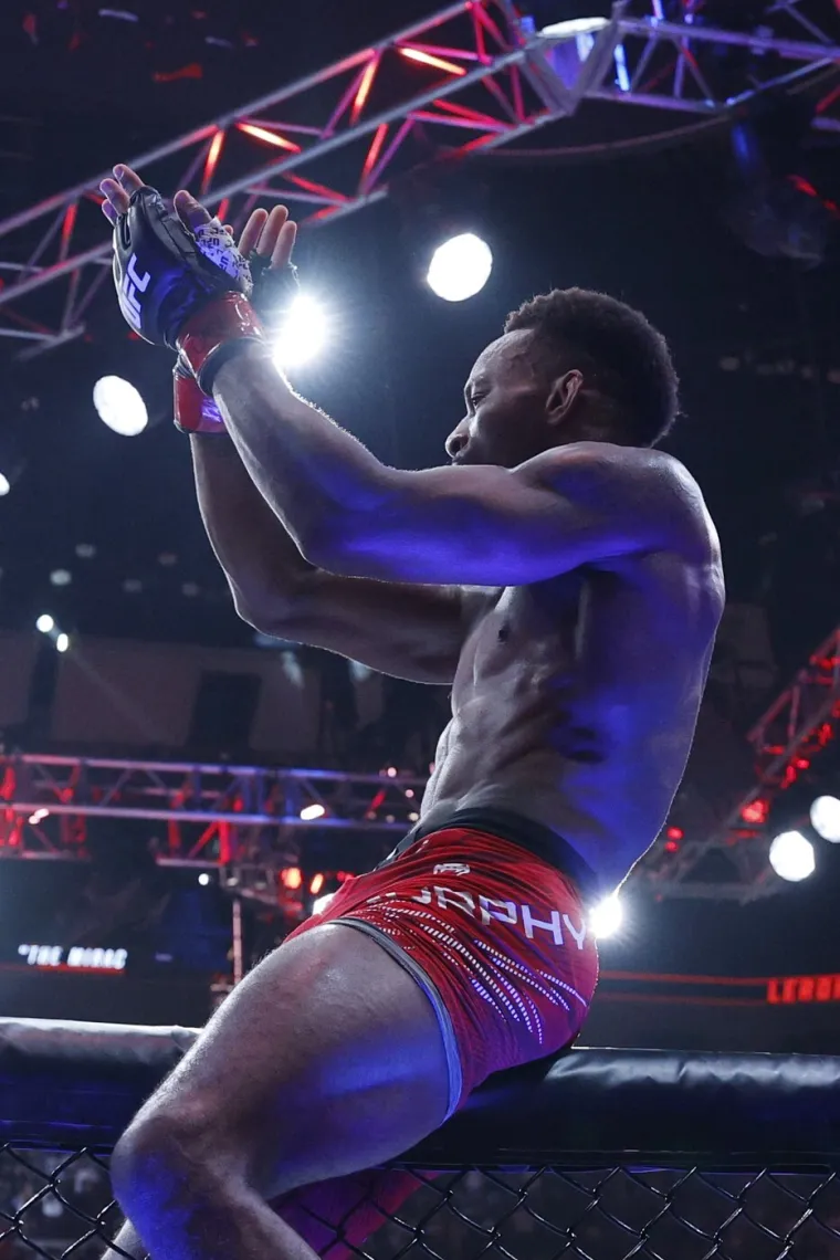 Užasavajući prizori u kavezu: Monstruoznim nokautom ga poslao u bolnicu! 'Zubi su mu stisnuti'