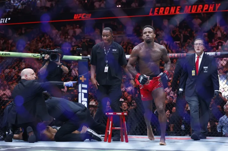 Užasavajući prizori u kavezu: Monstruoznim nokautom ga poslao u bolnicu! 'Zubi su mu stisnuti'