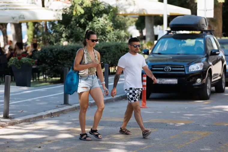 Lijepa brineta zavodljivog osmijeha pokorila ulice Zadra