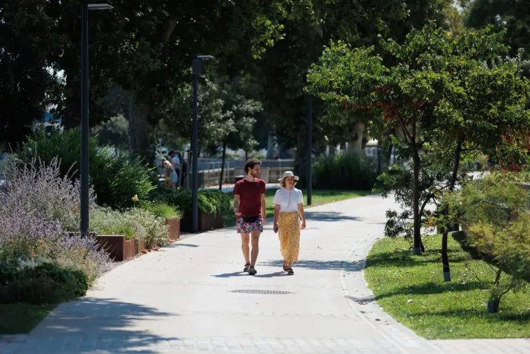 Lijepa brineta zavodljivog osmijeha pokorila ulice Zadra