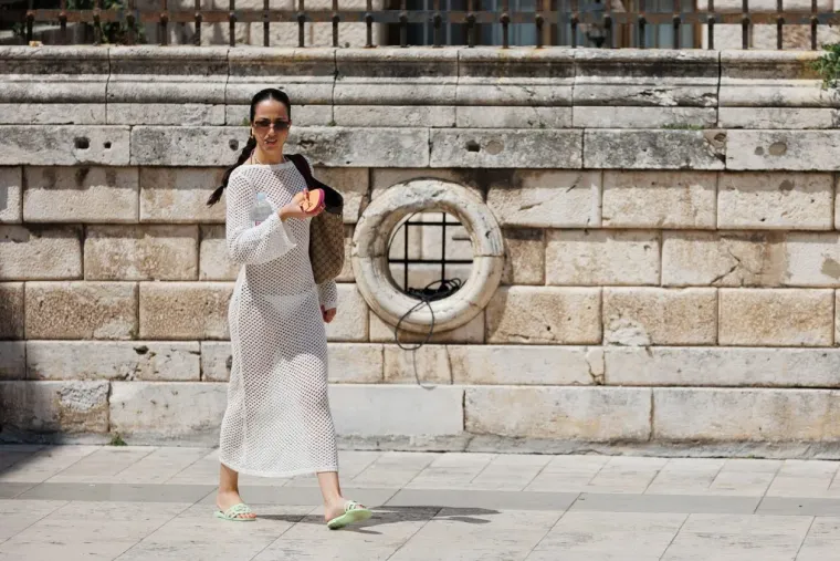 Lijepa brineta zavodljivog osmijeha pokorila ulice Zadra