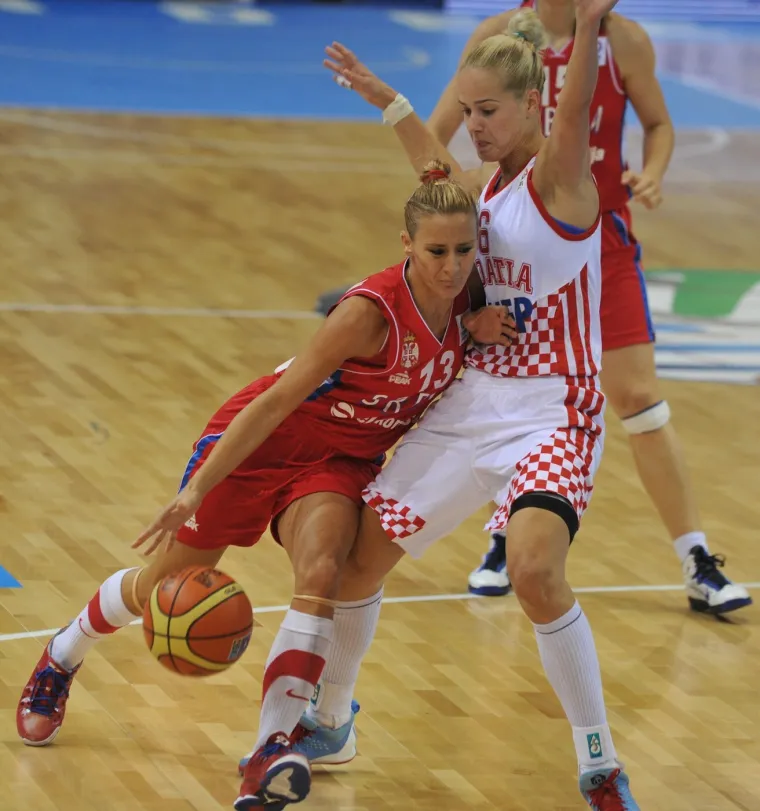 Biv&scaron;a Zagreba&scaron;ica pro&scaron;la pakao: 'Tukao me, uperio mi pi&scaron;tolj u čelo. Patila sam kao nitko'