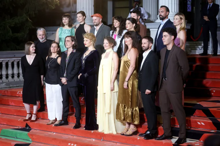 Bosanskohercegovačka glumica u narančastom odijelu dubokog dekoltea pokorila crveni tepih