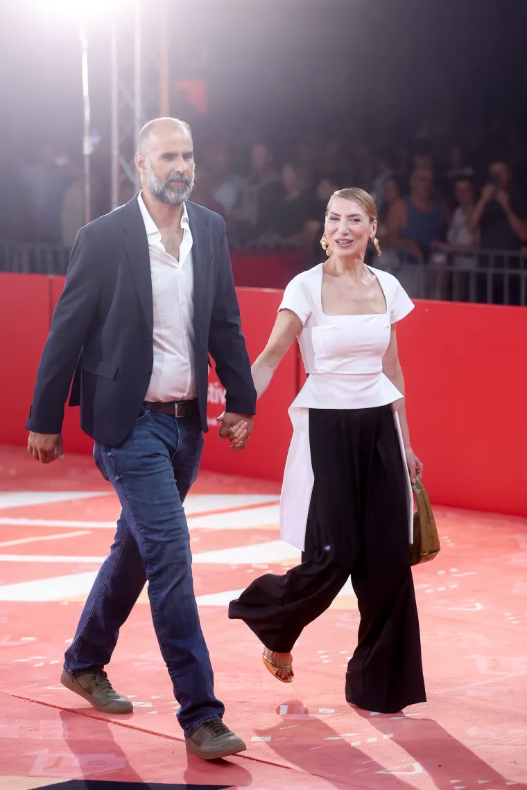 Bosanskohercegovačka glumica u narančastom odijelu dubokog dekoltea pokorila crveni tepih