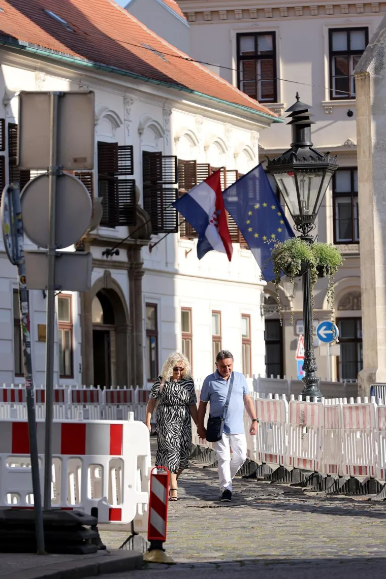Zagrepčani se ponovo mogu slobodno &scaron;etati svojim gradom, prizori s Markovog trga odu&scaron;evili sve
