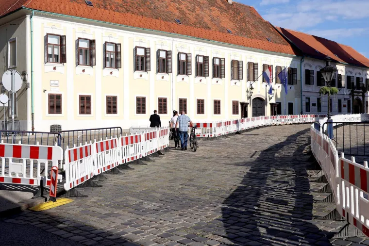 Zagrepčani se ponovo mogu slobodno &scaron;etati svojim gradom, prizori s Markovog trga odu&scaron;evili sve