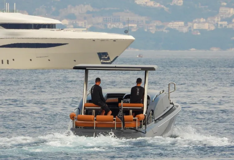 Svi su gledali u nju! Luksuzna jahta milijardera i vlasnika engleskog prvoliga&scaron;a izazvala odu&scaron;evljenje