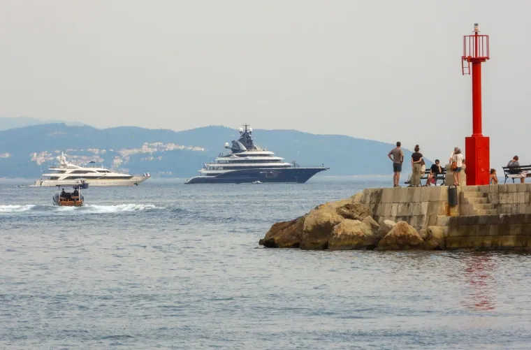 Svi su gledali u nju! Luksuzna jahta milijardera i vlasnika engleskog prvoligaša izazvala oduševljenje