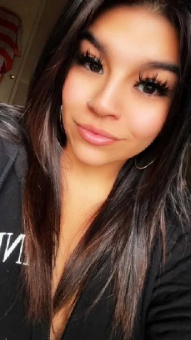 Sretno lice osvetnice: Pro&scaron;la je kroz život biv&scaron;eg poput uragana i sva ponosna zablistala ispred policijskih kamera