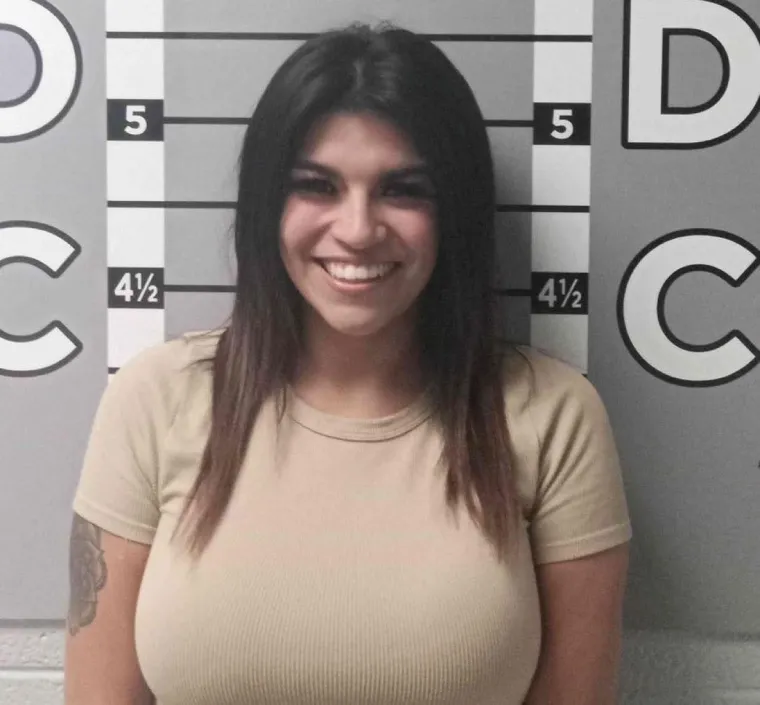 Sretno lice osvetnice: Prošla je kroz život bivšeg poput uragana i sva ponosna zablistala ispred policijskih kamera