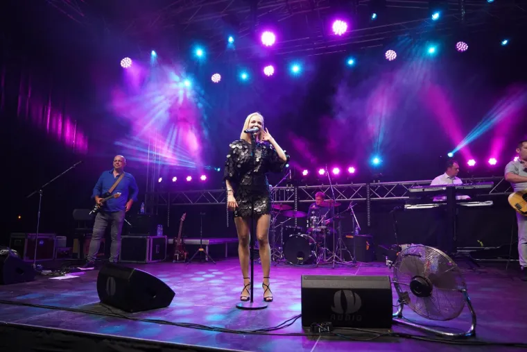 Jelena Rozga slavi 48. rođendan, a izgleda kao djevojčica: Ovo su njena najbolja izdanja