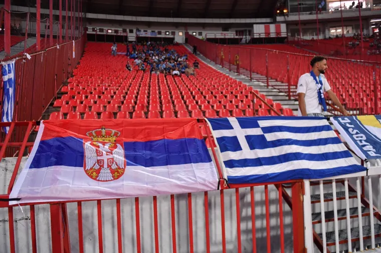 Kontroverzna zastava na Marakani izazvala reakcije: Navijači s Cipra pokazali kamo su došli...