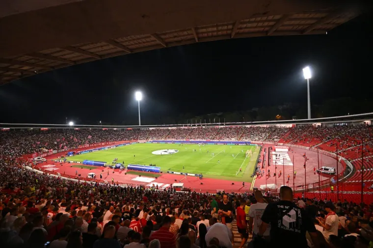 Kontroverzna zastava na Marakani izazvala reakcije: Navijači s Cipra pokazali kamo su došli...