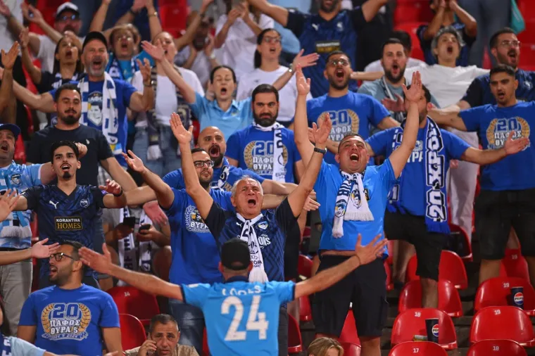 Kontroverzna zastava na Marakani izazvala reakcije: Navijači s Cipra pokazali kamo su došli...