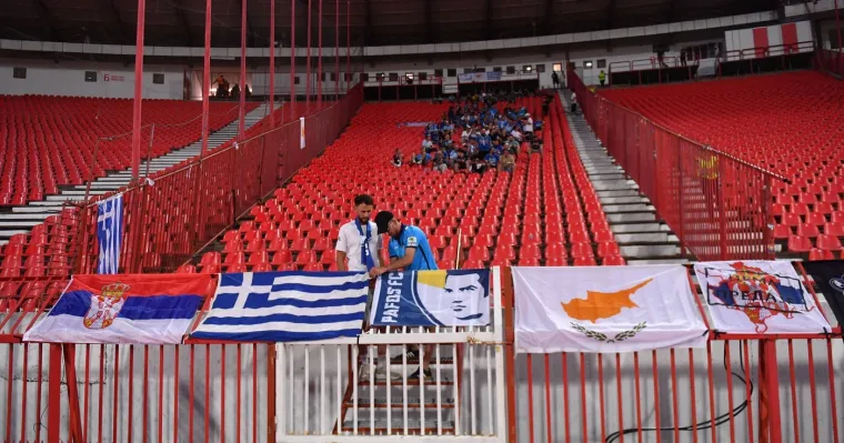 Kontroverzna zastava na Marakani izazvala reakcije: Navijači s Cipra pokazali kamo su došli...