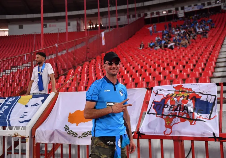 Kontroverzna zastava na Marakani izazvala reakcije: Navijači s Cipra pokazali kamo su došli...