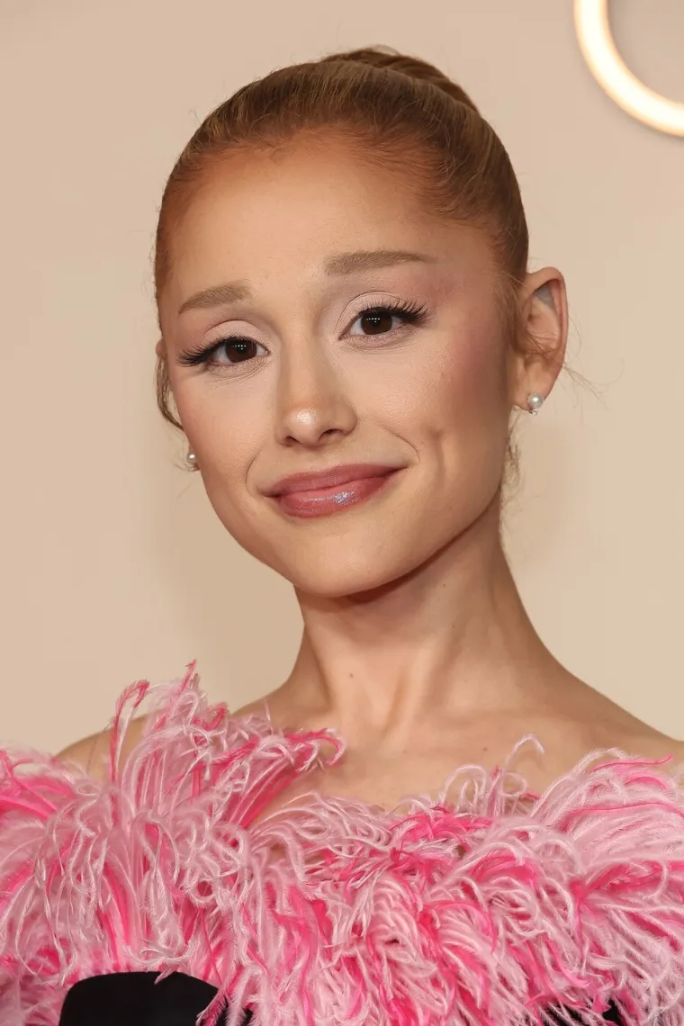 Depresija ju je uni&scaron;tila: Ariana Grande bila je magnet za mu&scaron;karce, a danas izgleda neprepoznatljivo