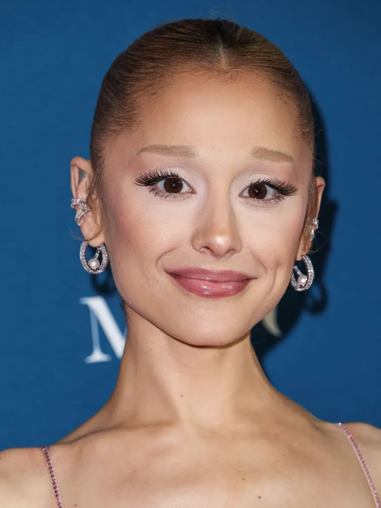 Depresija ju je uni&scaron;tila: Ariana Grande bila je magnet za mu&scaron;karce, a danas izgleda neprepoznatljivo