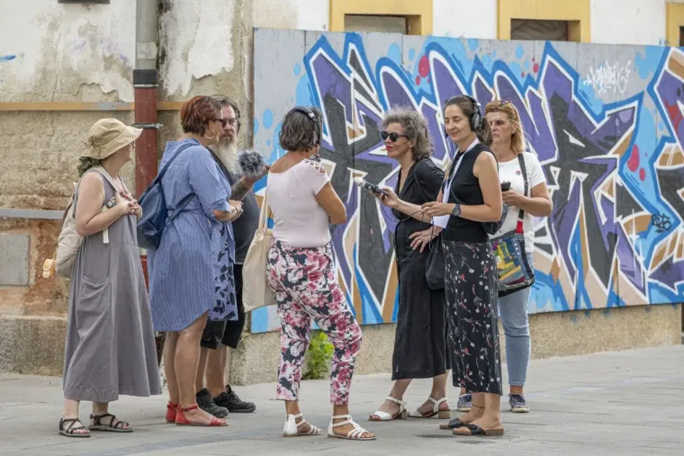 Tetovirane noge istaknula u minici: Ova dama bila je glavna atrakcija Karlovca