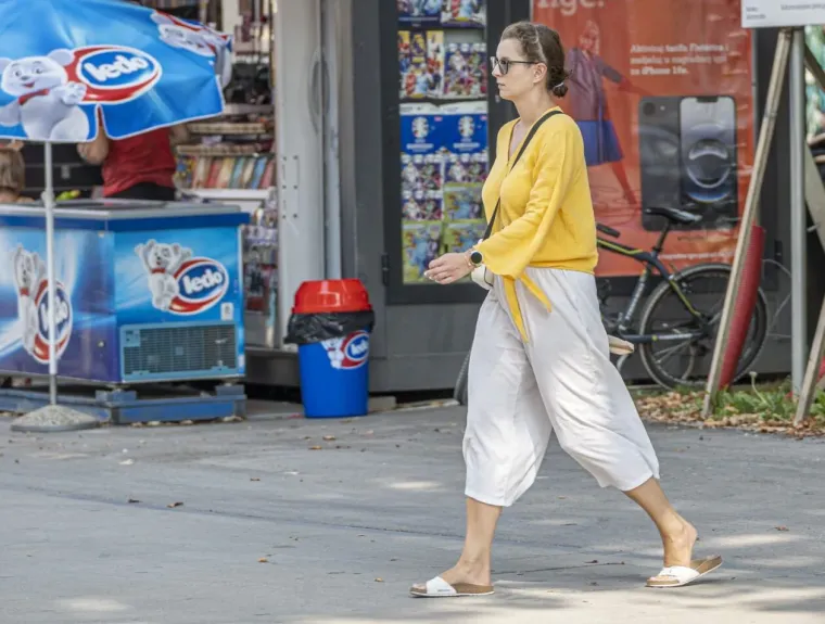 Tetovirane noge istaknula u minici: Ova dama bila je glavna atrakcija Karlovca