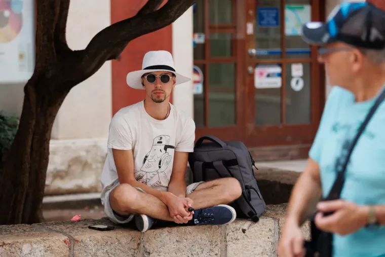 Samozatajna plavuša osvojila centar Zadra u očaravajućem izdanju