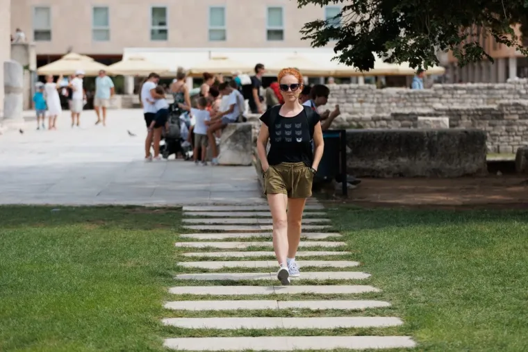 Samozatajna plavuša osvojila centar Zadra u očaravajućem izdanju