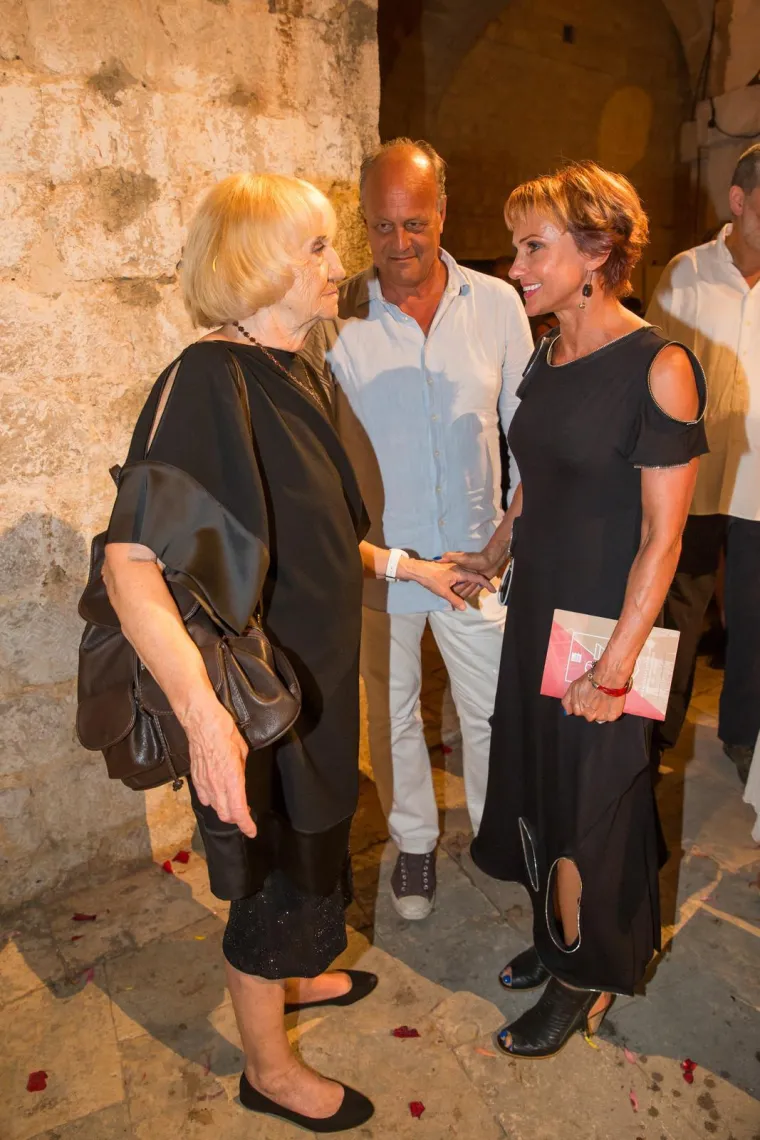 Zrinka Cvitešić u Dikanovom zagrljaju: Ovo su zvijezde koje su se okupile na premijeri Othella