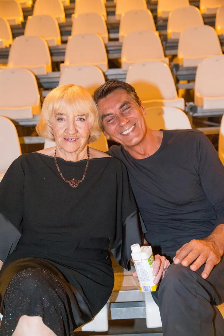 Zrinka Cvitešić u Dikanovom zagrljaju: Ovo su zvijezde koje su se okupile na premijeri Othella