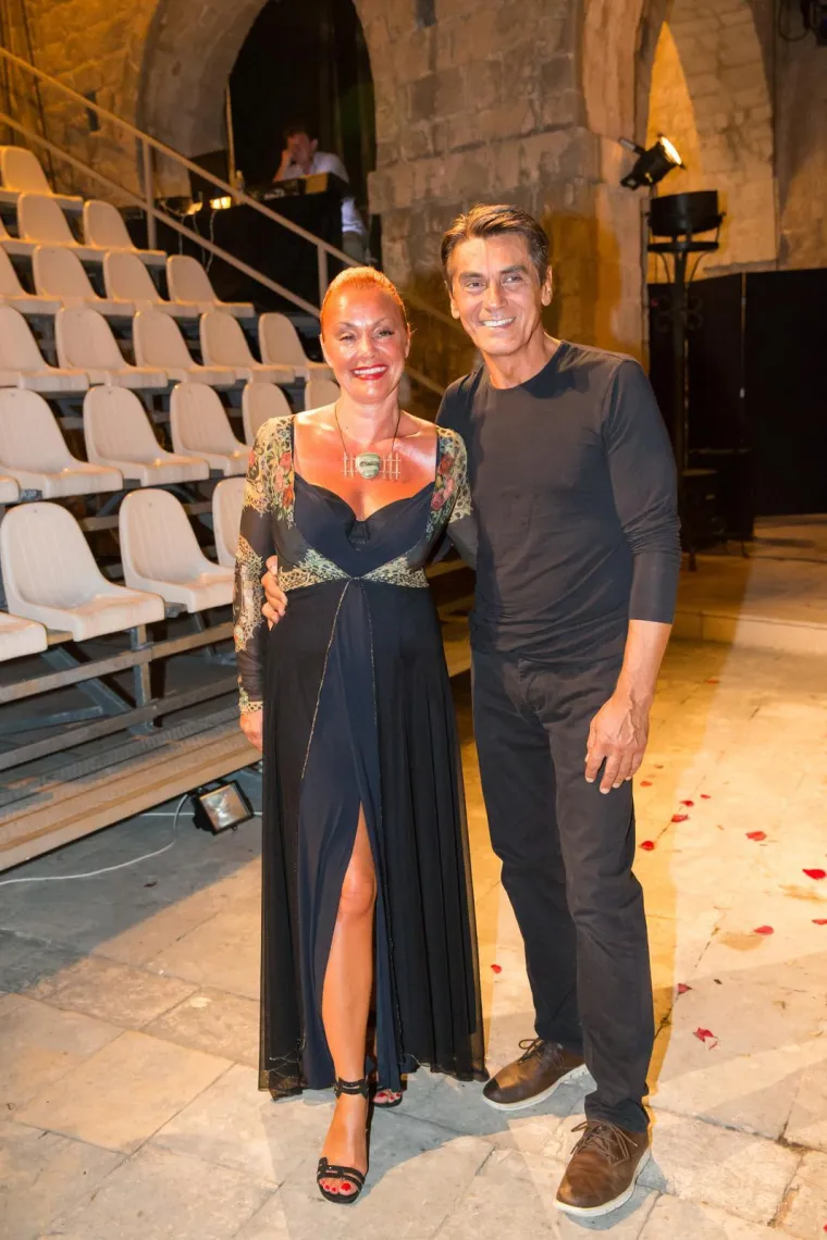 Zrinka Cvite&scaron;ić u Dikanovom zagrljaju: Ovo su zvijezde koje su se okupile na premijeri Othella