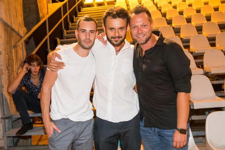 Zrinka Cvite&scaron;ić u Dikanovom zagrljaju: Ovo su zvijezde koje su se okupile na premijeri Othella