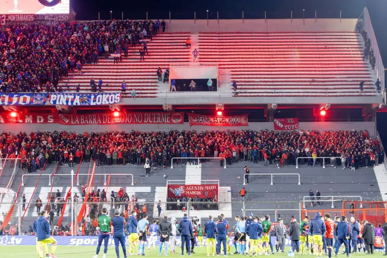 Stravične scene: Uhićeno 90 ljudi, navijači se gađali i bombama