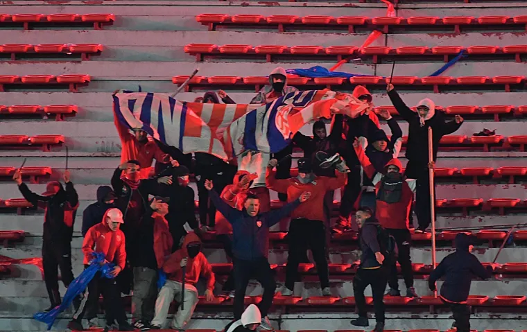 Stravične scene: Uhićeno 90 ljudi, navijači se gađali i bombama