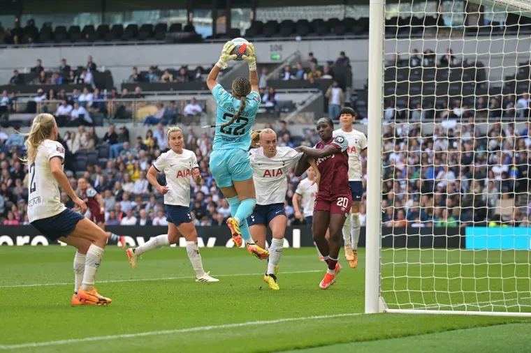 Golmanica Chelseaja zaludjela dru&scaron;tvene mreže: Morali ugasiti komentare na objavi