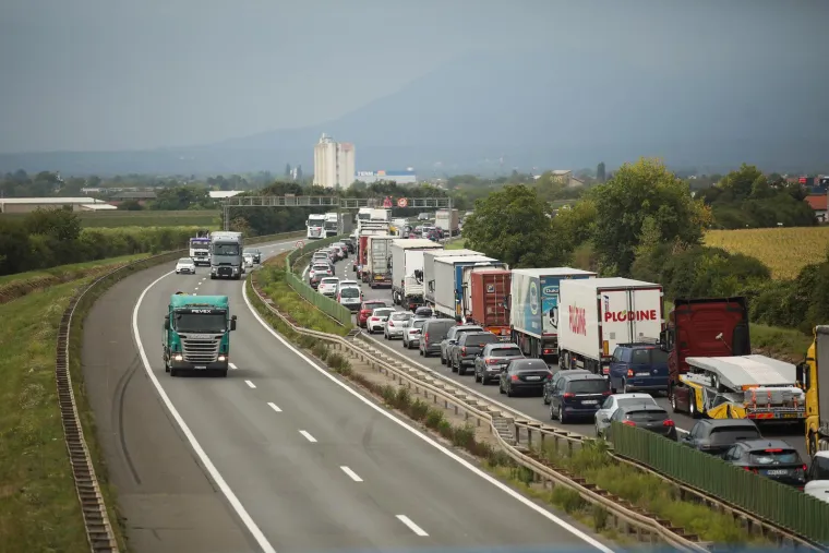 Ogromne gužve na zagrebačkoj obilaznici zbog nesreće: Među 10 ozlijeđenih je i dijete
