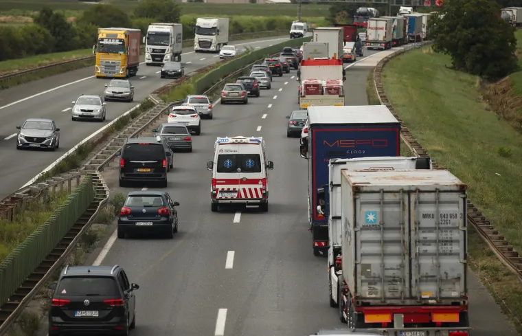 Ogromne gužve na zagrebačkoj obilaznici zbog nesreće: Među 10 ozlijeđenih je i dijete