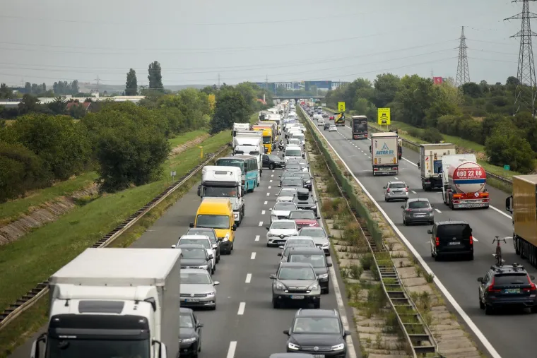 Ogromne gužve na zagrebačkoj obilaznici zbog nesreće: Među 10 ozlijeđenih je i dijete